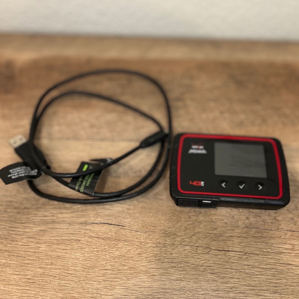 Verizon Jetpack MiFi 4G‎ LTE Mobile Hotspot WiFi Router with USB Cable